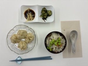 できあがった小籠包と炊き込みご飯